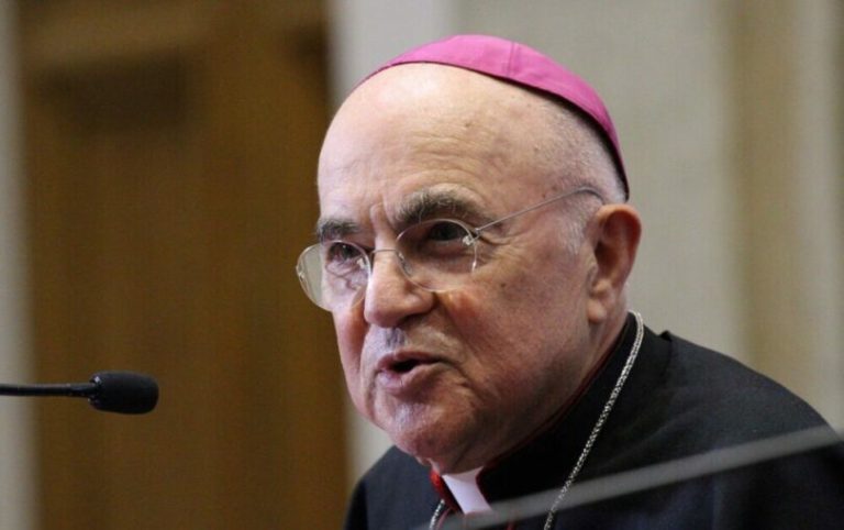 Read more about the article Archbishop Viganò: We must pray for those misled by ‘usurper Bergoglio’